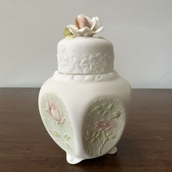 CYBIS Porcelain Rose Ginger Jar 5" Covered Urn USA Bisque‎ Flowers Signed - Picture 1 of 9